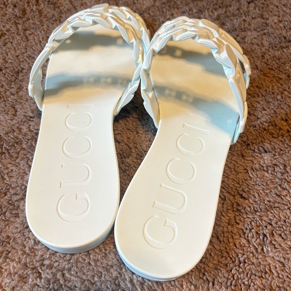 Gucci Rubber Slides chain link dust bag included worn twice stored acrylic case - Picture 2 of 9